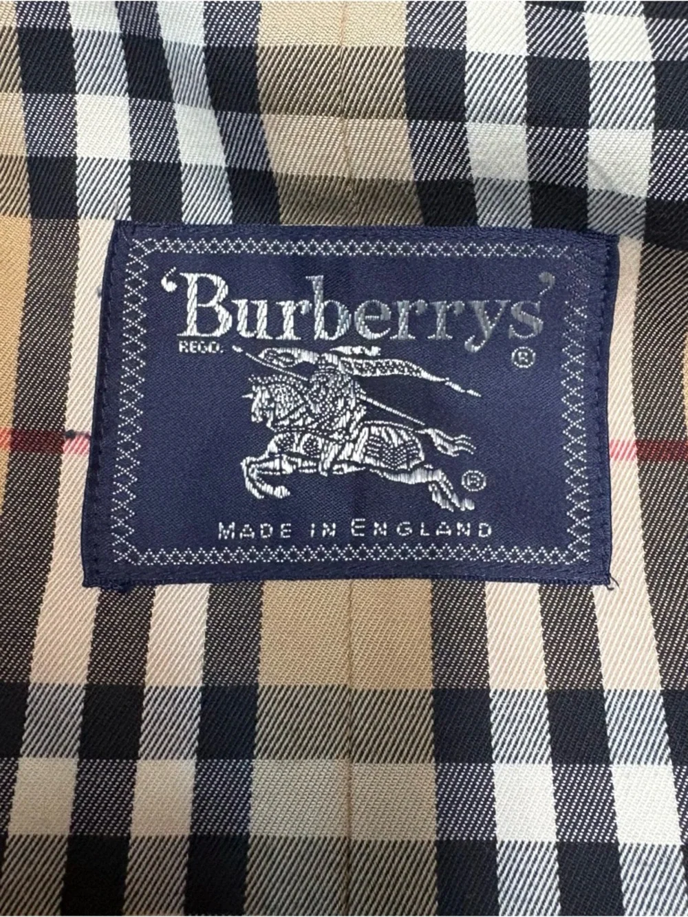 Burberry trench coat. - Picture 13 of 15